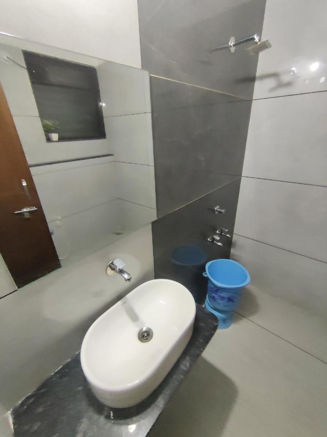 Hotel Sai Ssl เชอร์ดี ภายนอก รูปภาพ