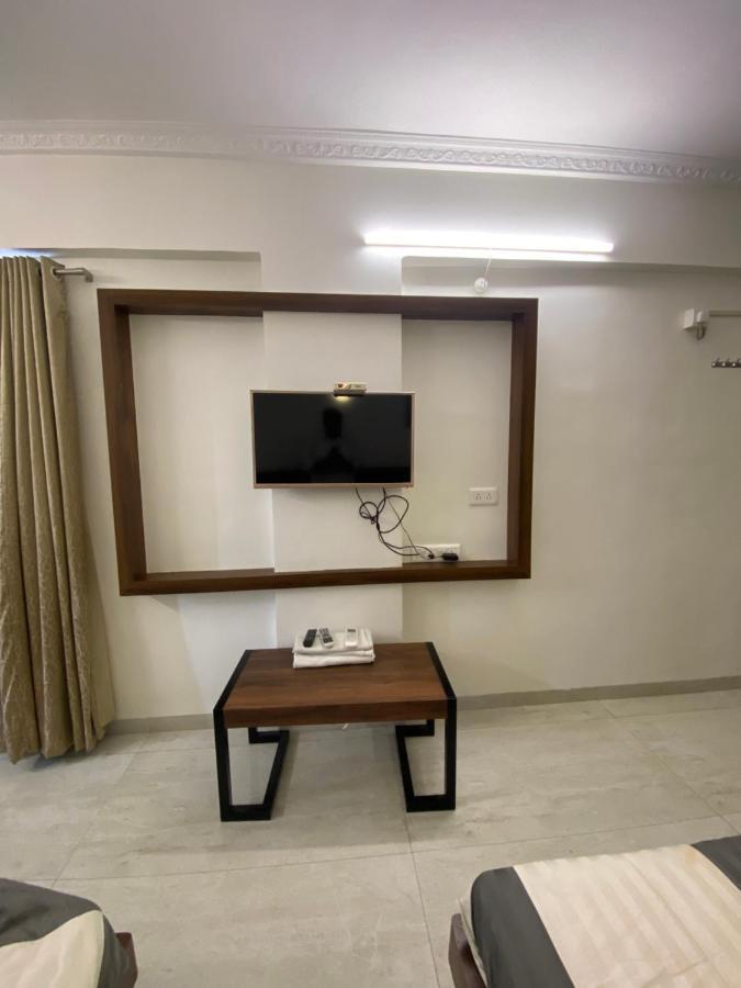 Hotel Sai Ssl เชอร์ดี ภายนอก รูปภาพ
